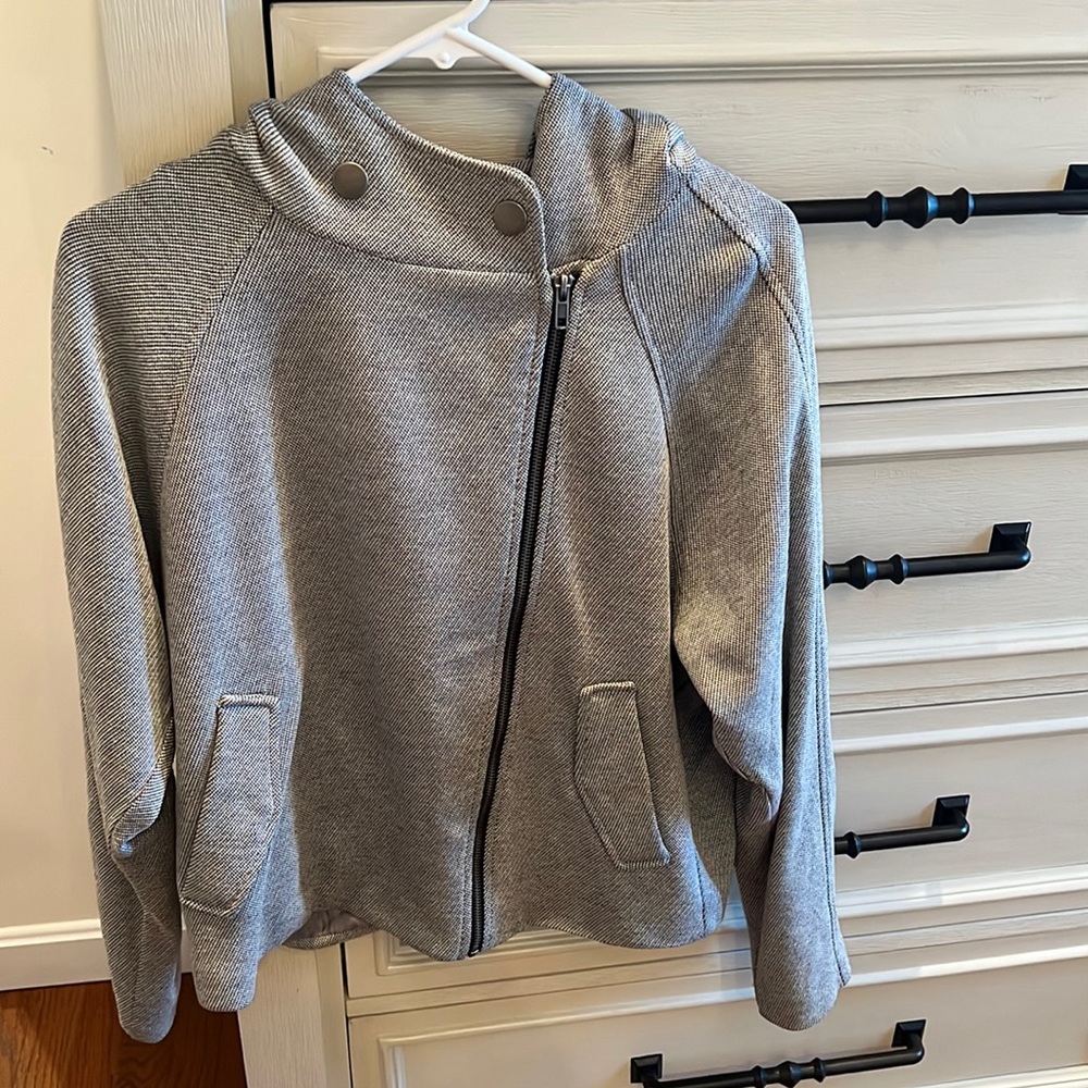 Size M gray jacket. Worn once!